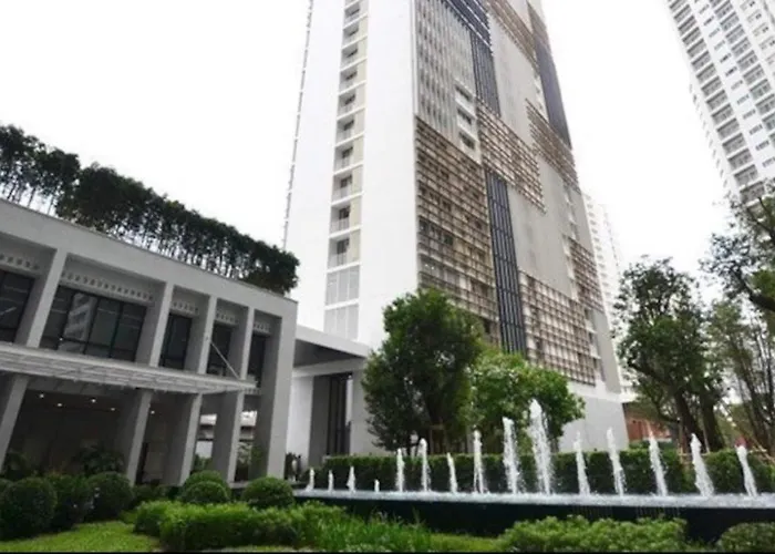 Sky Pool,wi-fi,netflix, Bts Phromphong Station 曼谷
