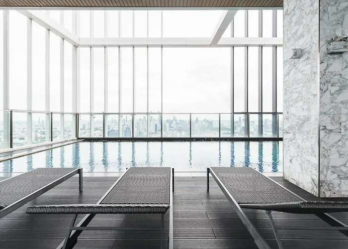 Sky Pool,wi-fi,netflix, Bts Phromphong Station 公寓式飯店 *