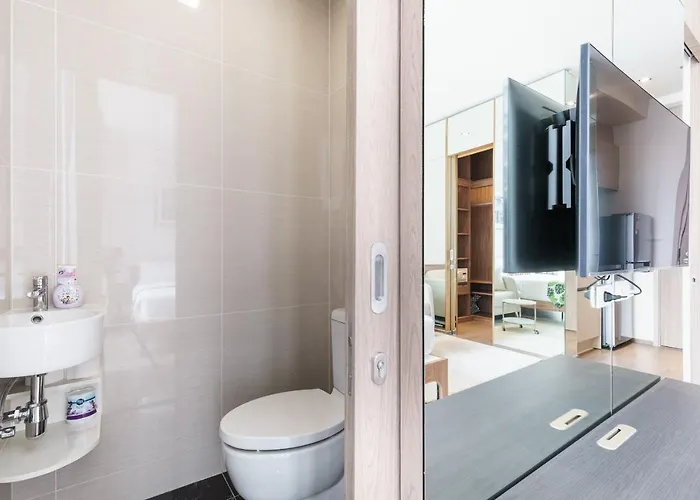 Sky Pool,wi-fi,netflix, Bts Phromphong Station 公寓式飯店 曼谷
