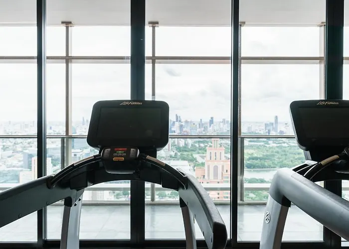 Sky Pool,wi-fi,netflix, Bts Phromphong Station 公寓式飯店 曼谷