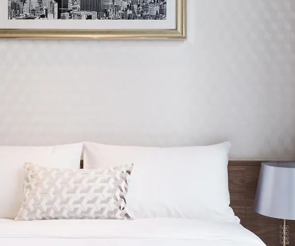 Sky Pool,wi-fi,netflix, Bts Phromphong Station